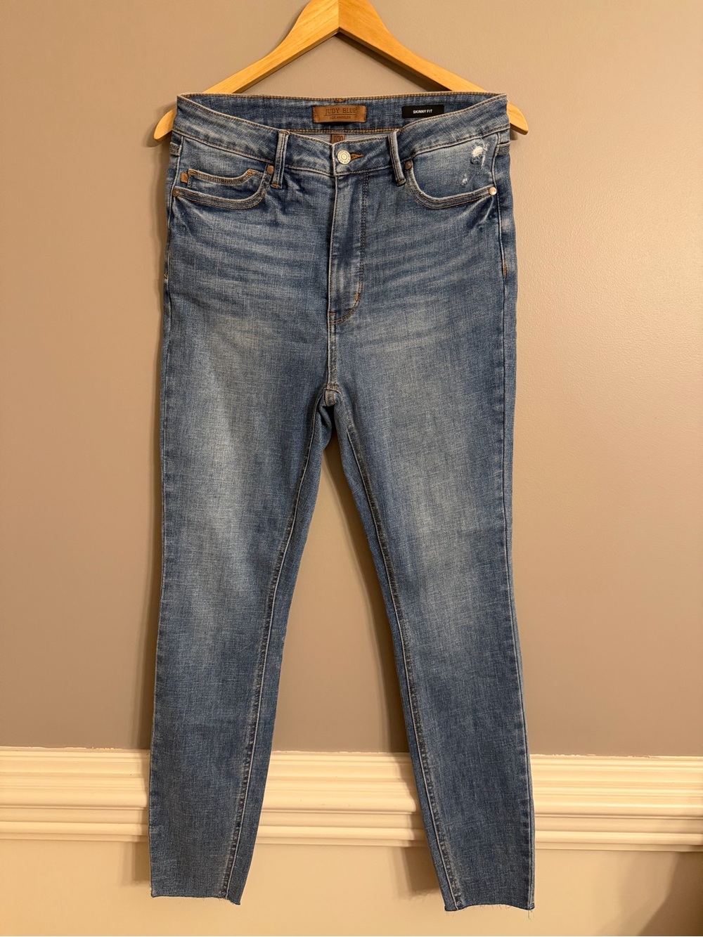 Judy Blue High Rise Skinny Fit Jeans Size 11/30 Medium Wash Raw Hem Booty Lift